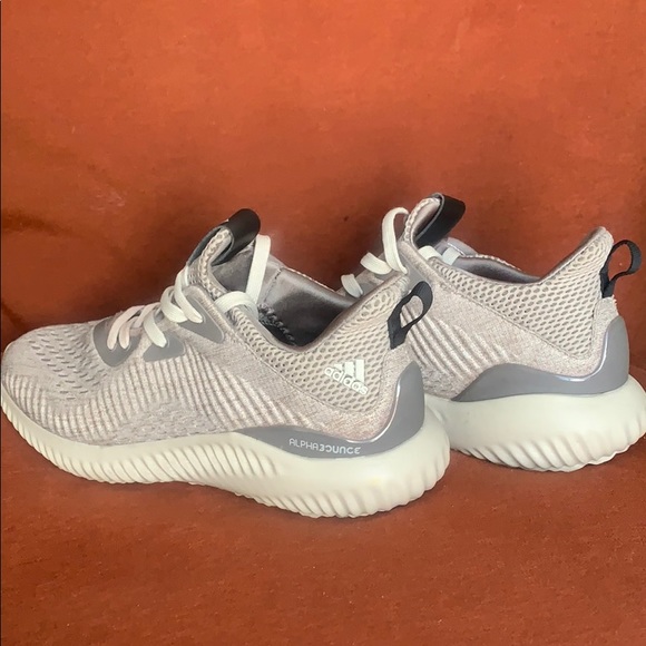 Adidas AlphaBounce size 6.5 -Brown/Tan - Picture 4 of 8